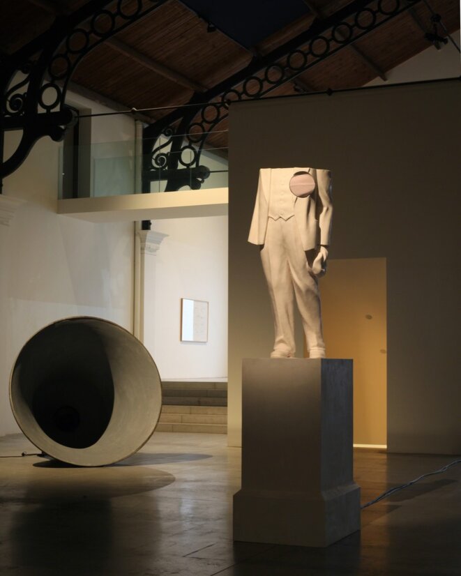 Martine Feipel et Jean Bechameil, vue de l'exposition "Automatic revolution", 2019, La Patinoire Royale / Galerie Valerie Bach © Martine Feipel et Jean Bechameil, courtesy galerie Valérie Bach, Bruxelles Martine Feipel et Jean Bechameil, vue de l'exposition "Automatic revolution", 2019, La Patinoire Royale / Galerie Valerie Bach © Martine Feipel et Jean Bechameil, courtesy galerie Valérie Bach, Bruxelles