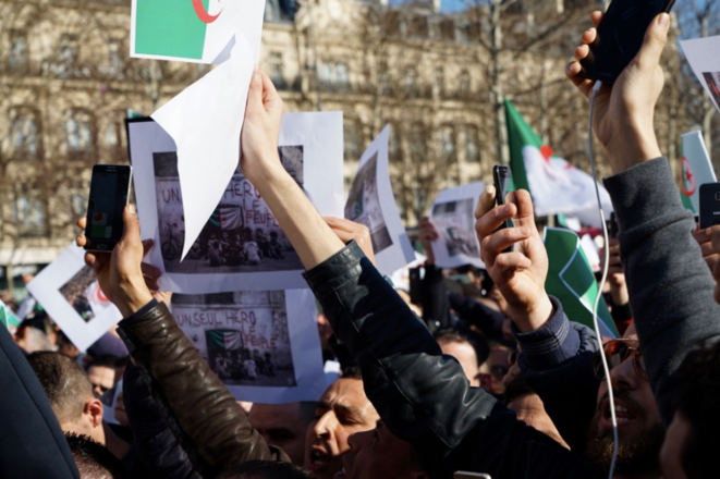 Manifestation contre un cinquième mandat à Paris. © Rachida El Azzouzi Manifestation contre un cinquième mandat à Paris. © Rachida El Azzouzi