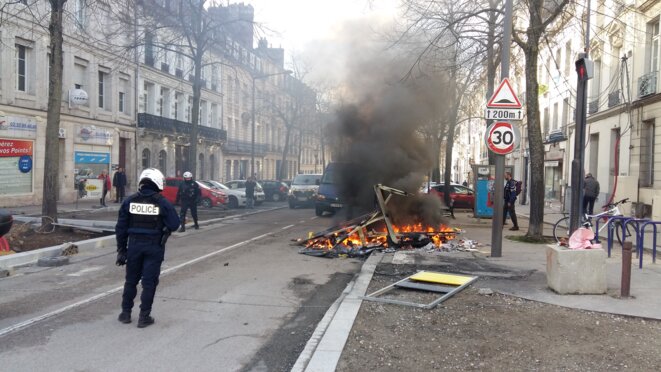 Incendie de matériaux de chantier près du boulevard des Belges à Rouen © Jean-Charles Houel Incendie de matériaux de chantier près du boulevard des Belges à Rouen © Jean-Charles Houel