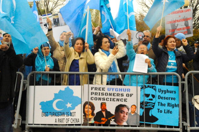 Manifestation ouïghoure devant l'ambassade chinoise à Washington D.C en mai 2018 © Larry Luxner Manifestation ouïghoure devant l'ambassade chinoise à Washington D.C en mai 2018 © Larry Luxner