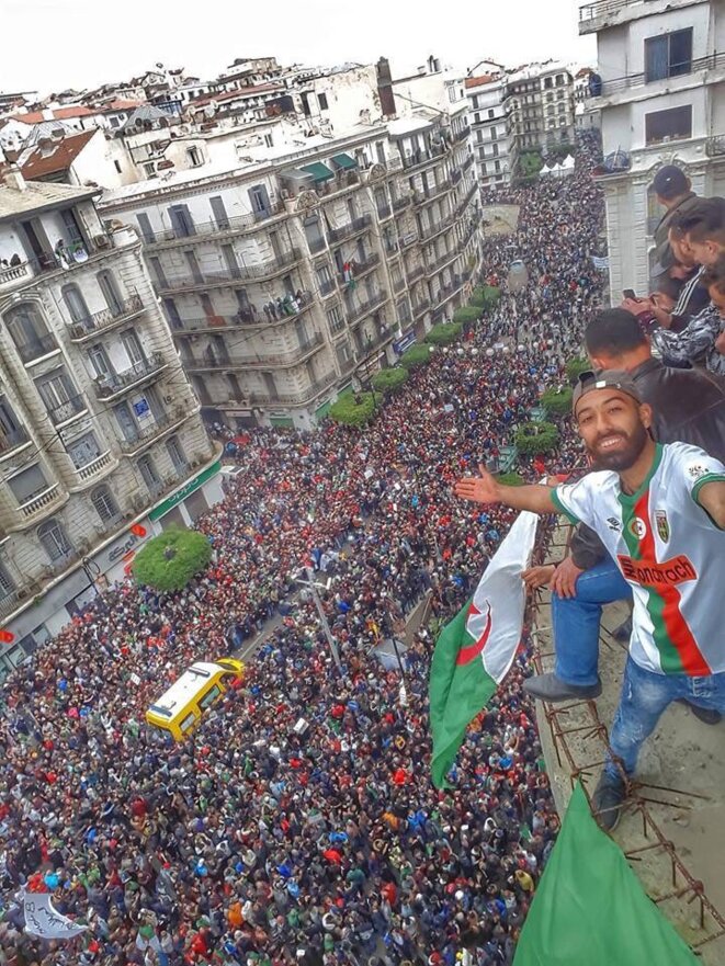 Manifestation à Alger, vendredi 8 mars. © (dr) Manifestation à Alger, vendredi 8 mars. © (dr)