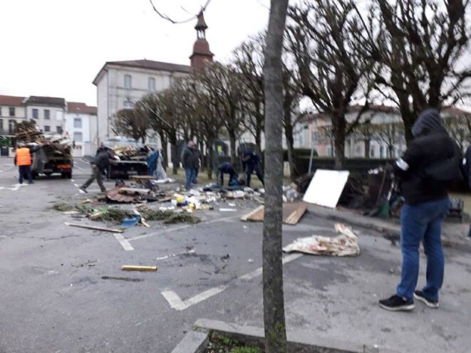 À Commercy, destruction de la cabane le 13 mars. © (d À Commercy, destruction de la cabane le 13 mars. © (d
