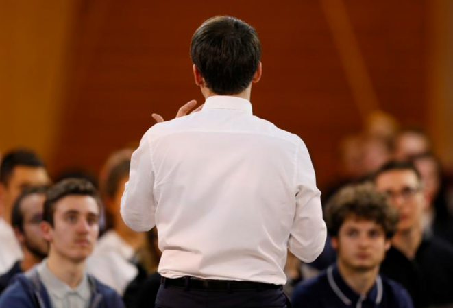 Emmanuel Macron lors d'un débat à Etang-sur-Arroux, le 7 février 2019 © Reuters Emmanuel Macron lors d'un débat à Etang-sur-Arroux, le 7 février 2019 © Reuters