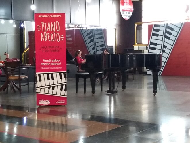 Piano aberto no Liberty Mall de Brasilia © Jean Claude Aldonce Piano aberto no Liberty Mall de Brasilia © Jean Claude Aldonce