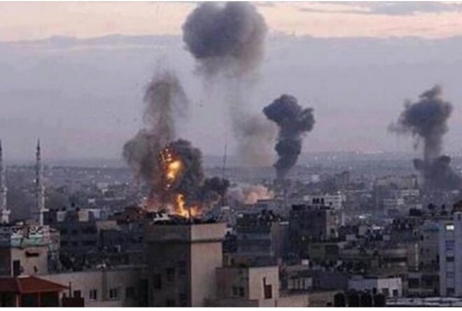 GAZA-CAGE-COMBLE NUITAMMENT BOMBARDÉE, 45 RAIDS EN DEUX HEURES - © E’M.C. Exequatur GAZA-CAGE-COMBLE NUITAMMENT BOMBARDÉE, 45 RAIDS EN DEUX HEURES - © E’M.C. Exequatur