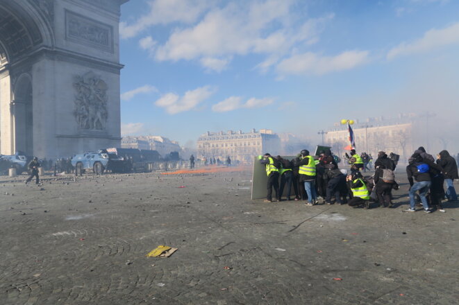 Gilets Jaunes Et Black Blocs Relancent La Bataille Des