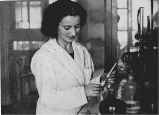 France Bloch-Sérazin was a researcher in chemistry. © Private collection R. Sérazin, Marseille France Bloch-Sérazin was a researcher in chemistry. © Private collection R. Sérazin, Marseille