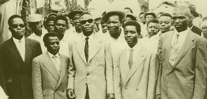 Ruben Um Nyobè, au centre, avec des lunettes noires. © DR