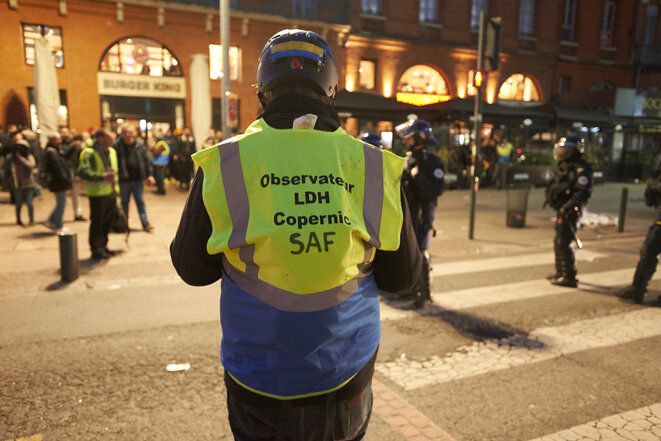 Un observateur de l'OPP à Toulouse, durant l'acte XVI du mouvement des "gilets jaunes". © Alain Pitton Un observateur de l'OPP à Toulouse, durant l'acte XVI du mouvement des "gilets jaunes". © Alain Pitton