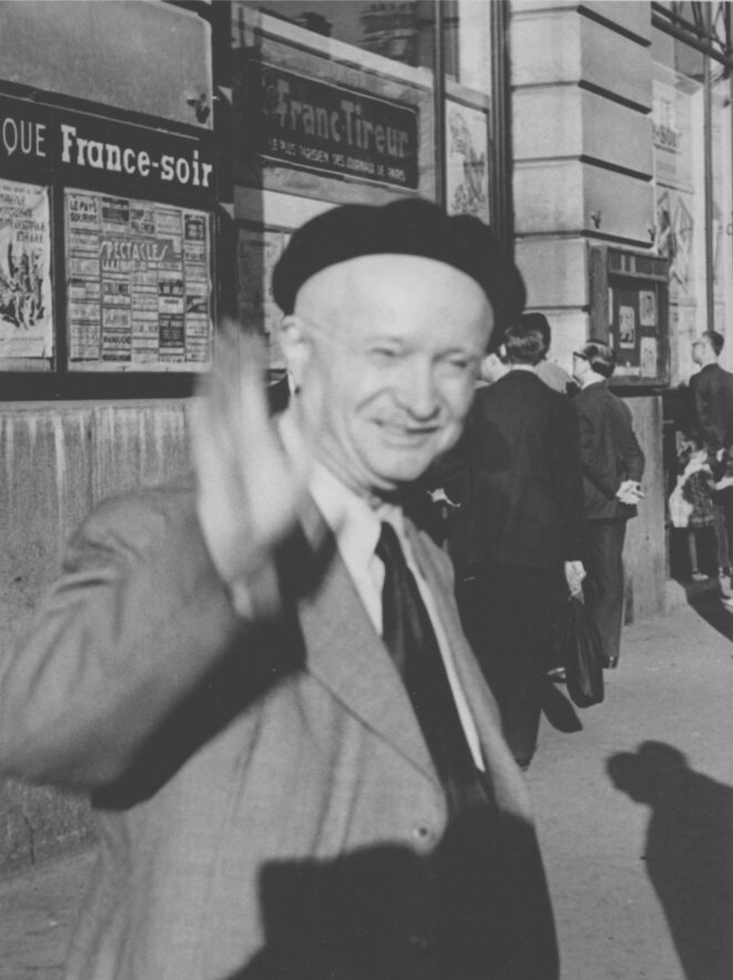 Pierre Monatte, à la sortie de « France-Soir », lors de son dernier jour de travail, avant la retraite, en 1952. © Gilbert Walusinski Pierre Monatte, à la sortie de « France-Soir », lors de son dernier jour de travail, avant la retraite, en 1952. © Gilbert Walusinski
