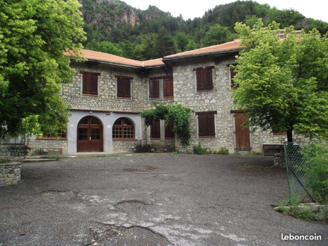 Louez 929 m2 pour 1 euro !