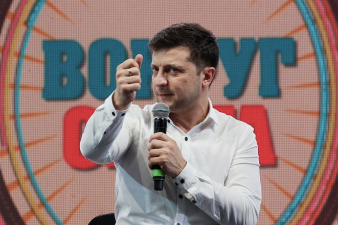 Volodymyr Zelenski lors d'un show au théâtre de Brovary, le 29 mars 2019. © REUTERS/Valentyn Ogirenko