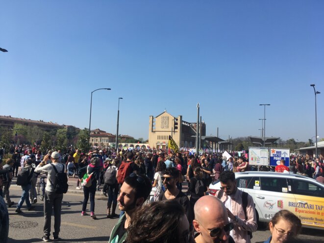 Au départ du cortège, devant la gare de Vérone © Clément Luy Au départ du cortège, devant la gare de Vérone © Clément Luy