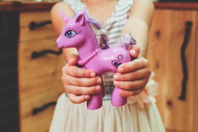 child-girl-hands-6191