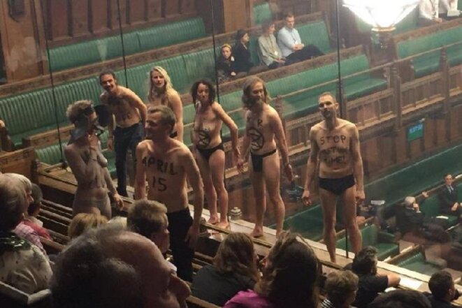 Le public à poil au parlement britannique.
