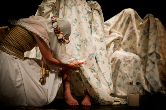 Scène de "Una costilla sobre la mesa; ,Madre" © Susana Paiva Scène de "Una costilla sobre la mesa; ,Madre" © Susana Paiva