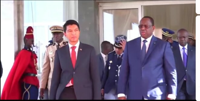 Entre deux "MINIONS" (cf traduction anglaise) on se comprend, seulement dans la balance le Sénégal gagne en crédibilité vis à vis de la France. Des Sénégalais se rendront à Madagascar, pays émergent, futur eldorado des africains Entre deux "MINIONS" (cf traduction anglaise) on se comprend, seulement dans la balance le Sénégal gagne en crédibilité vis à vis de la France. Des Sénégalais se rendront à Madagascar, pays émergent, futur eldorado des africains