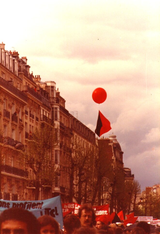 Cortège de l'Union des travailleurs communistes libertaires (UTCL) à Paris en 1983 © FACL Cortège de l'Union des travailleurs communistes libertaires (UTCL) à Paris en 1983 © FACL