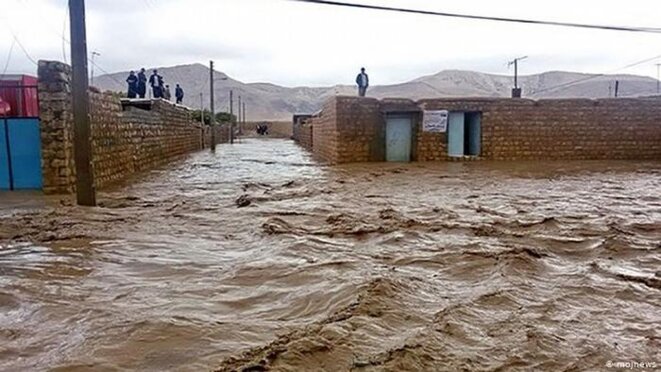 Les Iraniens aux prises avec deux cataclysmes : les inondations et les mollahs