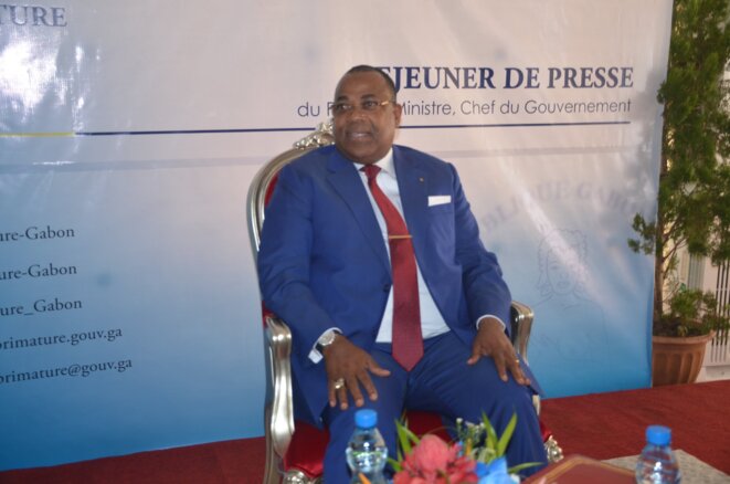 Le Premier ministre, M. Julien Nkoghe Bekale face à la presse Le Premier ministre, M. Julien Nkoghe Bekale face à la presse