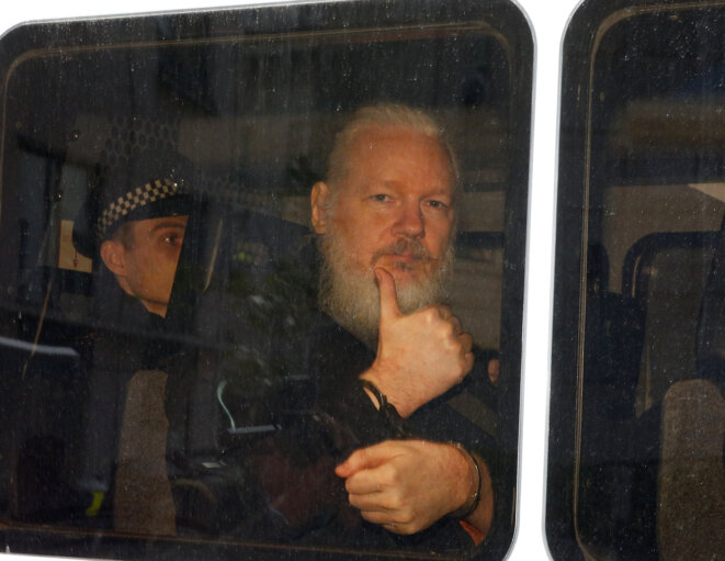 Julian Assange après son interpellation, à Londres, le 11 avril 2019. © Reuters