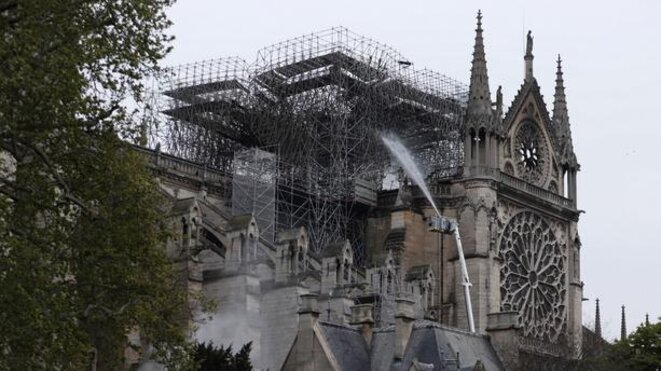 Notre Dame de Paris au lendemain de l'incendie. 16 avril 2019 Notre Dame de Paris au lendemain de l'incendie. 16 avril 2019