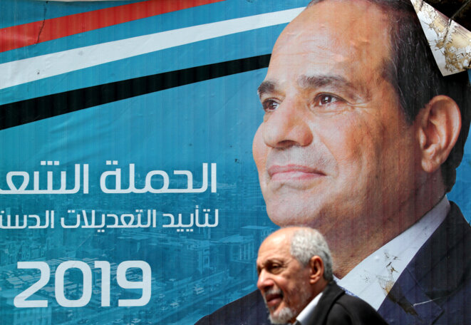 Une affiche de campagne pro-Sissi dans les rues du Caire, en amont du référendum. © Mohamed Abd El Ghany/Reuters Une affiche de campagne pro-Sissi dans les rues du Caire, en amont du référendum. © Mohamed Abd El Ghany/Reuters