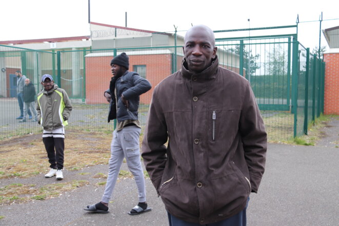  Abdoulaye, ivoirien, « en France depuis 2011 », en rétention « depuis cinq jours » quand on le rencontre.