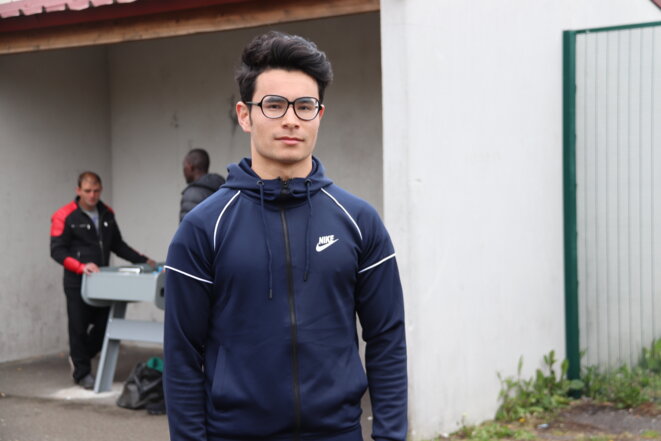 Ce jeune Afghan « attend » un vol pour le Danemark, premier pays de l'UE où ses empreintes ont été enregistrées. La France peut donc l'y transférer sans examiner sa demande d'asile (d'après le règlement dit « de Dublin »). Ce jeune Afghan « attend » un vol pour le Danemark, premier pays de l'UE où ses empreintes ont été enregistrées. La France peut donc l'y transférer sans examiner sa demande d'asile (d'après le règlement dit « de Dublin »).