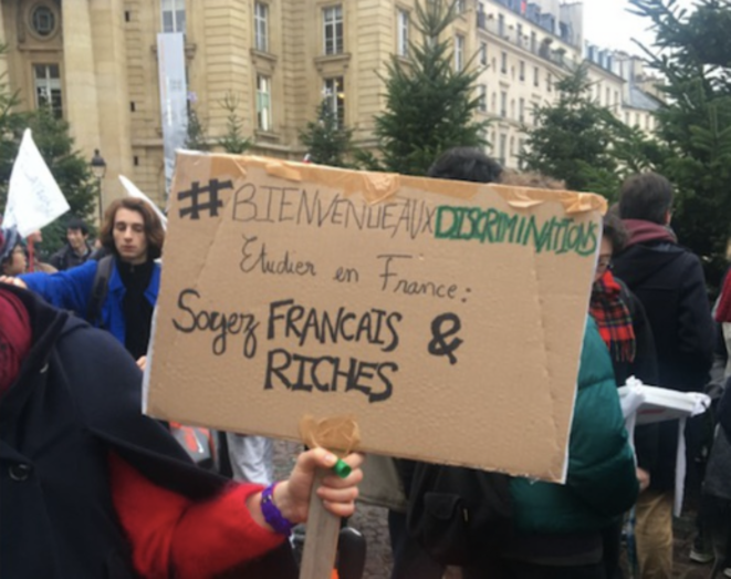 À un rassemblement de soutien aux étudiants étrangers. © FZ À un rassemblement de soutien aux étudiants étrangers. © FZ