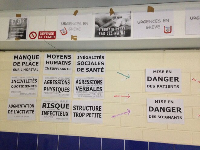Tableau d'affichage dans un service d'urgences en grève dans un hôpital parisien. © CCC