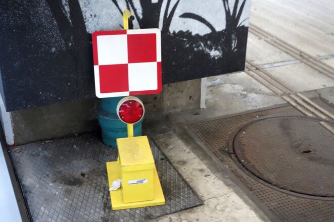 Arrêt d'urgence © pol Arrêt d'urgence © pol