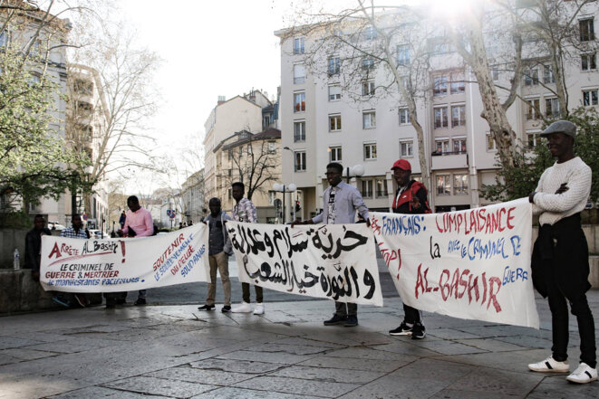 Rassemblement au départ d'une manifestation Place Guichard, à Lyon, mars 2019. / RAS-Lyon. Rassemblement au départ d'une manifestation Place Guichard, à Lyon, mars 2019. / RAS-Lyon.