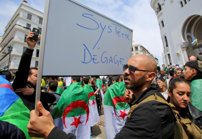 Manifestation à Alger, le 12 avril. © Reuters Manifestation à Alger, le 12 avril. © Reuters