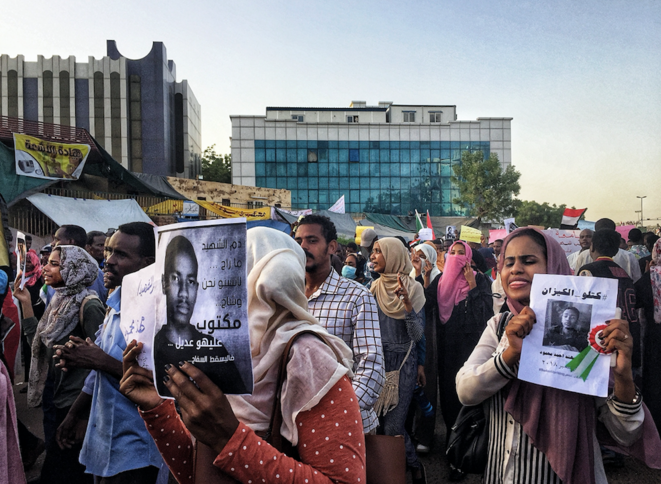 De nombreux cortèges sont formés pour demander justice pour les martyrs de la révolution, tués par les forces de sécurité loyales à al-Bashir. © OM