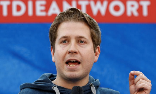 Kevin Kühnert lors d'un meeting de campagne européenne à Saarbrück, le 3 mai 2019. © REUTERS/Ralph Orlowski Kevin Kühnert lors d'un meeting de campagne européenne à Saarbrück, le 3 mai 2019. © REUTERS/Ralph Orlowski