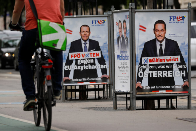 Des affiches de campagne du FPÖ, avec Heinz-Christian Strache à droite. © Reuters / Leonhard Foeger