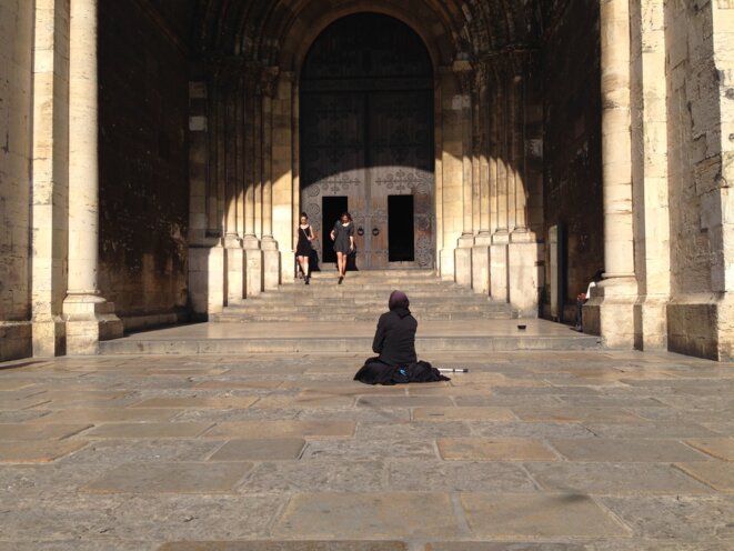 A l'ombre du clocher