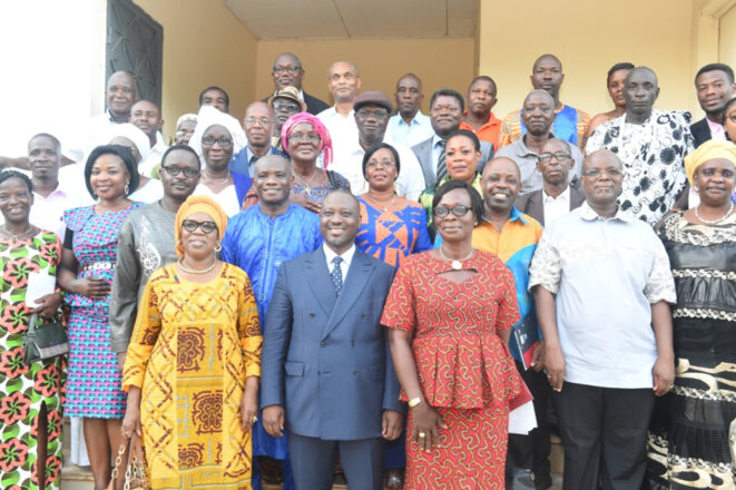 Le Leader Guillaume Soro le 11 mai à Katiola avec les membres du Comité Politique Ivoirien Le Leader Guillaume Soro le 11 mai à Katiola avec les membres du Comité Politique Ivoirien