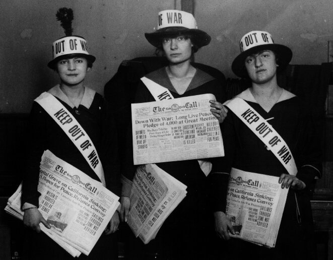 1916. Au centre, Dorothy Day, fer de coeur des "Catholic Workers", desquels Ciaron O'Reilly fait partie. D.Day est ici en campagne WWI protest été 1917, contre l'entrée en guerre des États-Unis. © Catholic Workers 1916. Au centre, Dorothy Day, fer de coeur des "Catholic Workers", desquels Ciaron O'Reilly fait partie. D.Day est ici en campagne WWI protest été 1917, contre l'entrée en guerre des États-Unis. © Catholic Workers