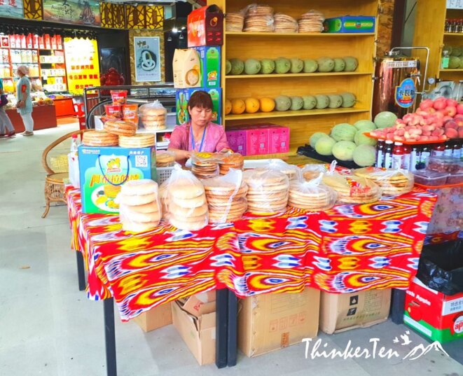 Le nouveau marché de naan ouïghours tenus par des vendeurs chinois. © ThinkerTen Le nouveau marché de naan ouïghours tenus par des vendeurs chinois. © ThinkerTen