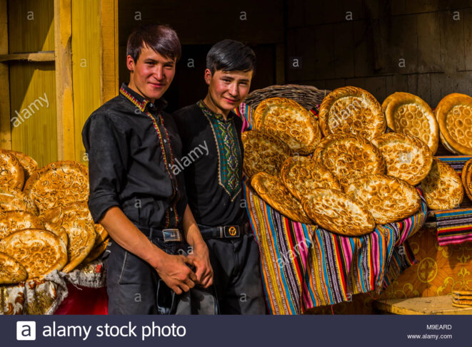 Jeunes boulangers ouïghours. Jeunes boulangers ouïghours.