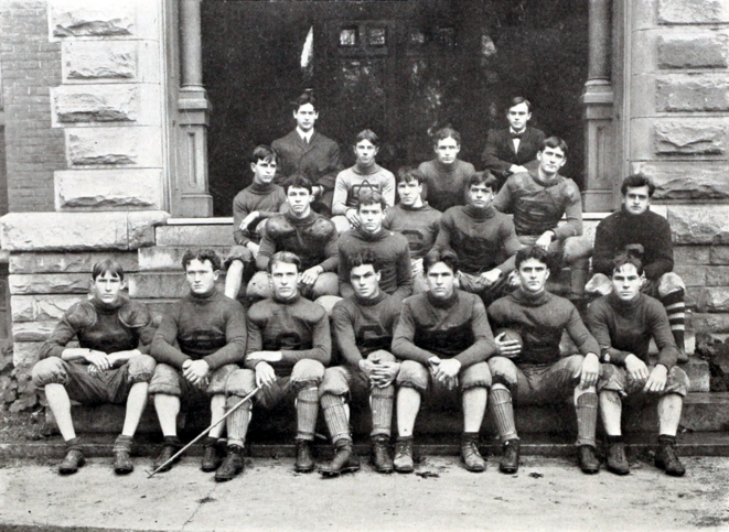 Les Tigers de Clemson, équipe de football représentant le Clemson College (Public School), en 1905 Les Tigers de Clemson, équipe de football représentant le Clemson College (Public School), en 1905