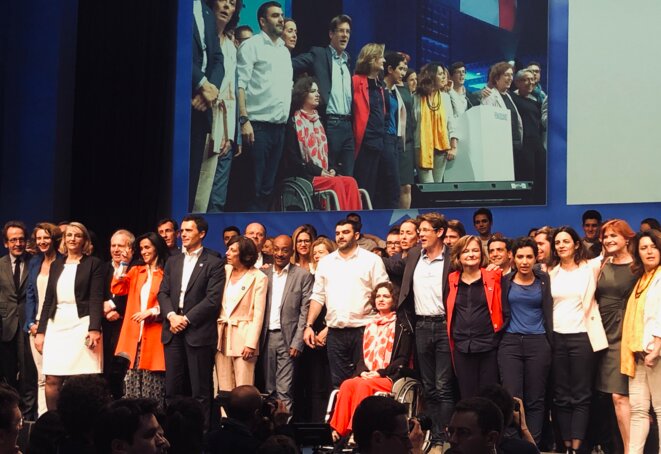 Les candidats de la majorité réunis sur la scène de la Mutualité. © ES