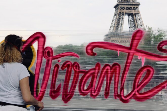 Graffiti Miaoutoo et Kwim pour Citoyenne Féministe, Tour Eiffel © Citoyenne Féministe Graffiti Miaoutoo et Kwim pour Citoyenne Féministe, Tour Eiffel © Citoyenne Féministe