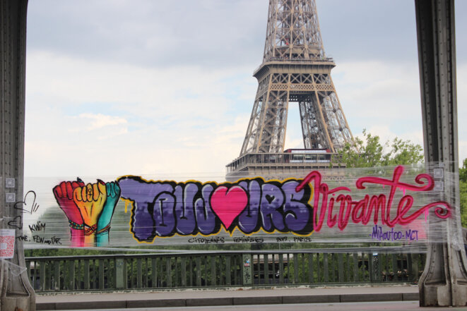 Graffiti Miaoutoo et Kwim pour Citoyenne Féministe, Tour Eiffel © Citoyenne Féministe Graffiti Miaoutoo et Kwim pour Citoyenne Féministe, Tour Eiffel © Citoyenne Féministe
