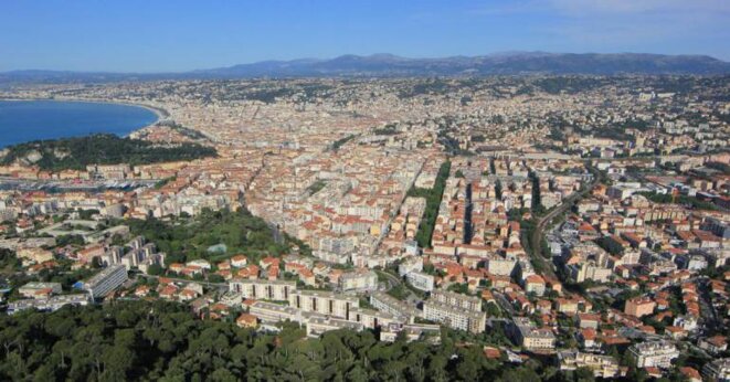 Nice : à droite de la droite.