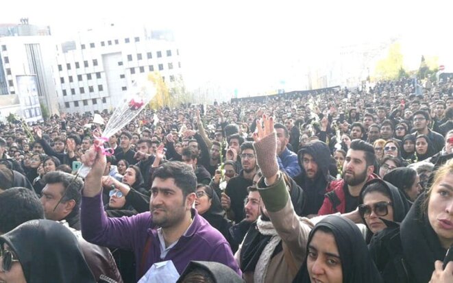 iran-demonstration-and-protest-of-azad-university-students-for-the-second-consecutive-day-2-min