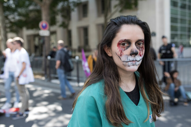 6 mai 2019, à Paris. Inès Gay, infirmière à l'hopital Lariboisière de Paris après la manifestions du collectif Inter-urgences. © Pierre Michel Jean 6 mai 2019, à Paris. Inès Gay, infirmière à l'hopital Lariboisière de Paris après la manifestions du collectif Inter-urgences. © Pierre Michel Jean