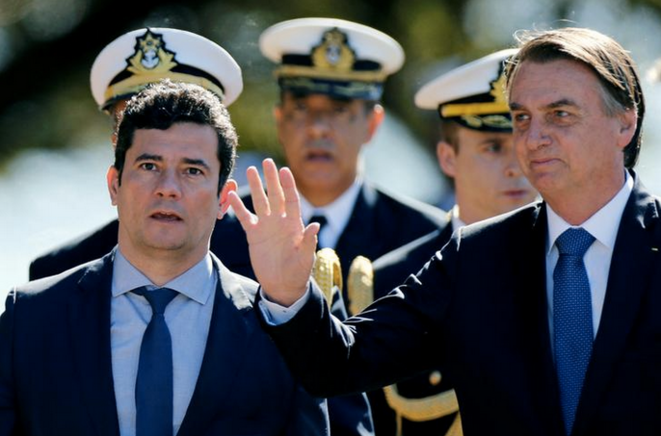 Sérgio Moro, aux côtés deJair Bolsonaro, à Brasília le 11 juin 2019. © REUTERS/Adriano Machado Sérgio Moro, aux côtés deJair Bolsonaro, à Brasília le 11 juin 2019. © REUTERS/Adriano Machado